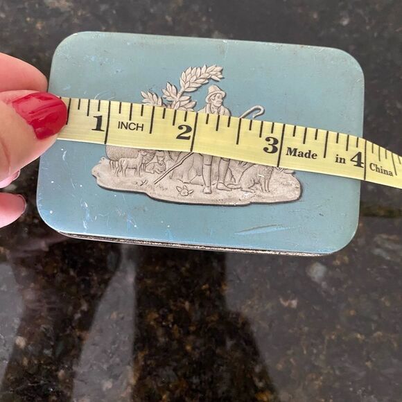 VTG Lt Blue *Victorian* Print Tea Tin ENGLAND - Picture 10 of 12